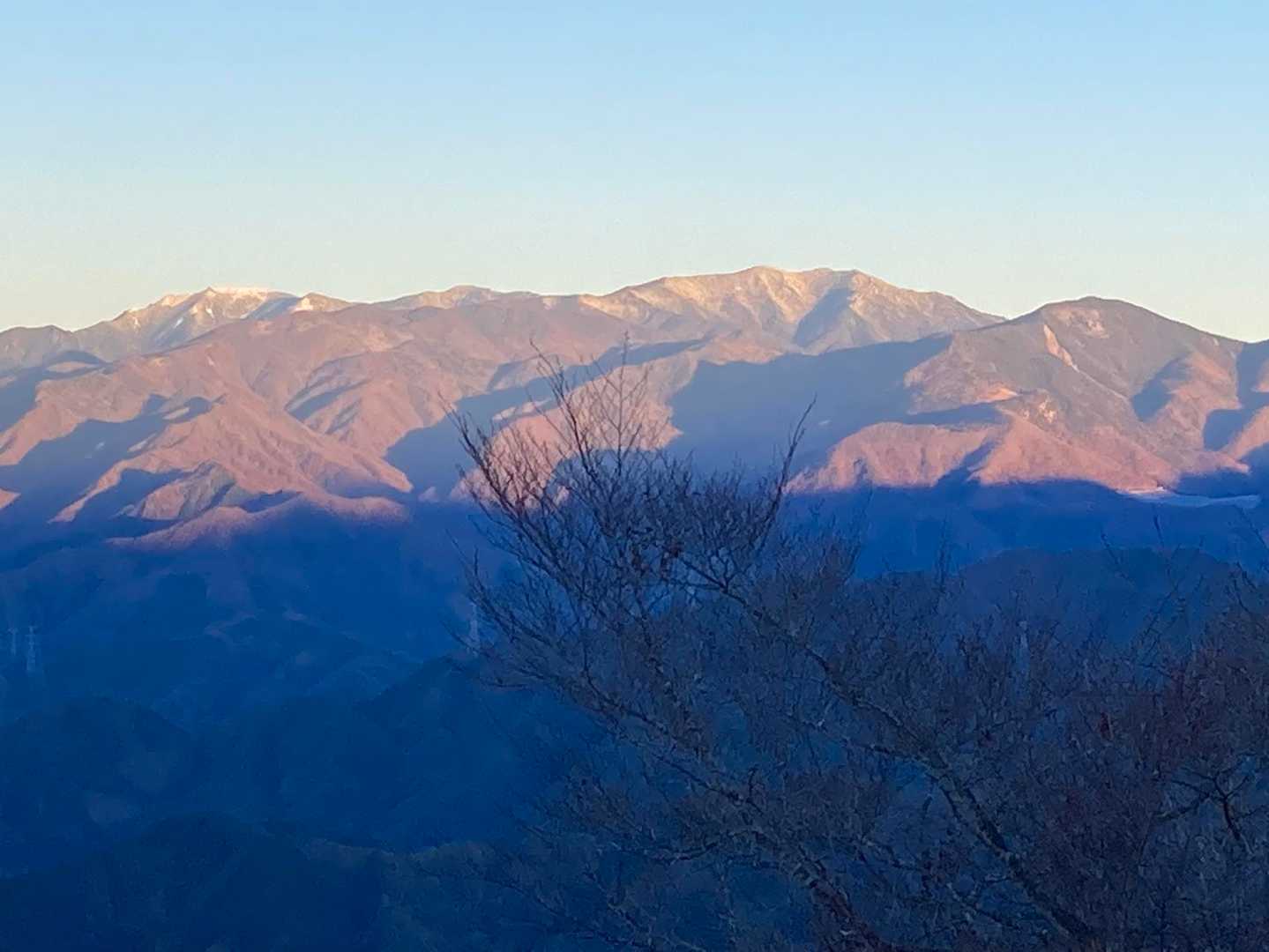 北西に奥秩父の『国師ヶ岳』『甲武信ヶ岳』