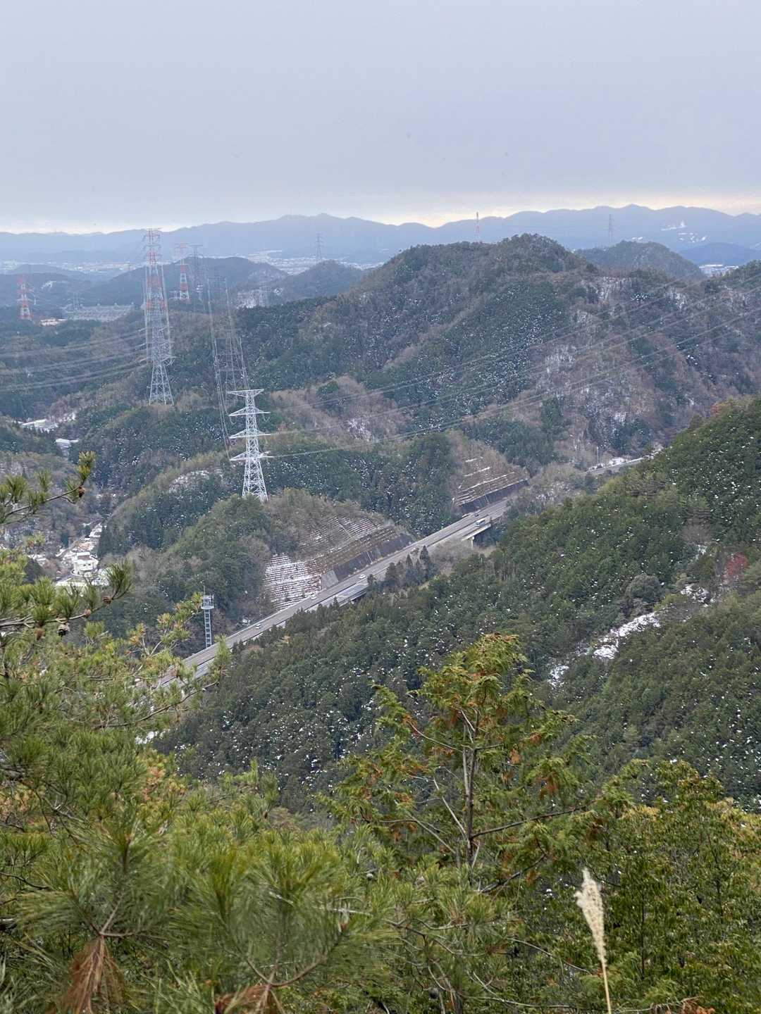 眼下に見えるのは東海北陸道。