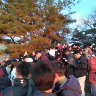 山頂は人混みです