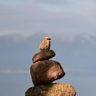 鳥のようなケルン🐦‍⬛