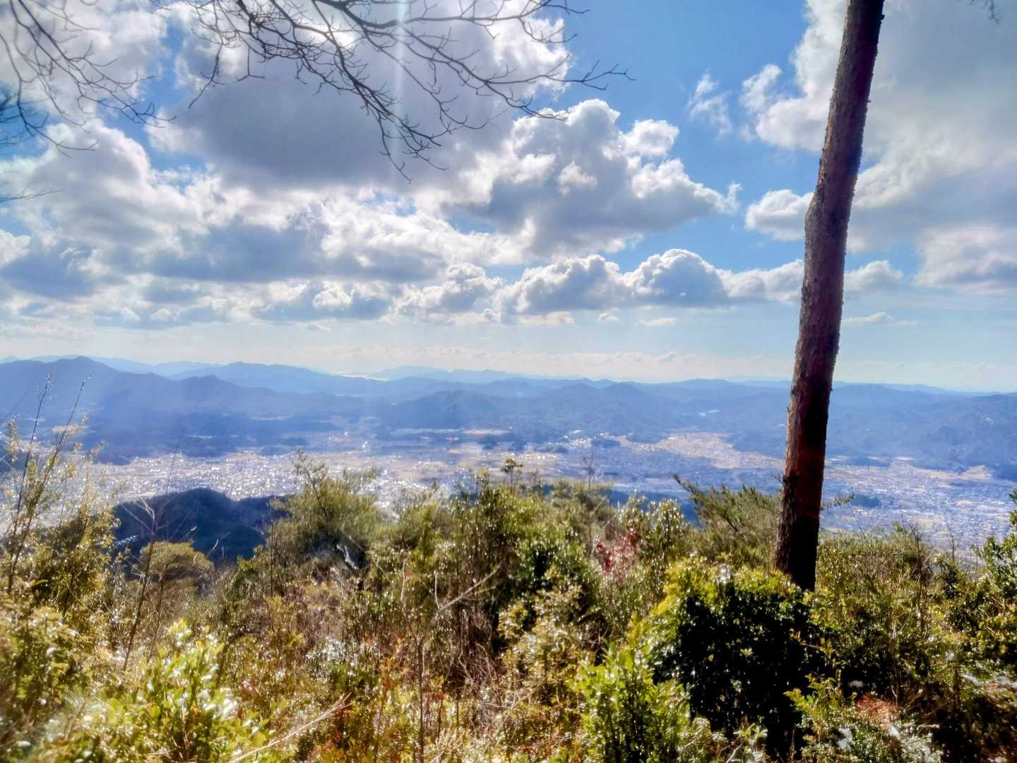 前方 🏔️鞍掛山  玖珂盆地が見渡せます