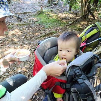 山頂でお昼ごはん

娘と連動して口が開く妻🥄😮笑