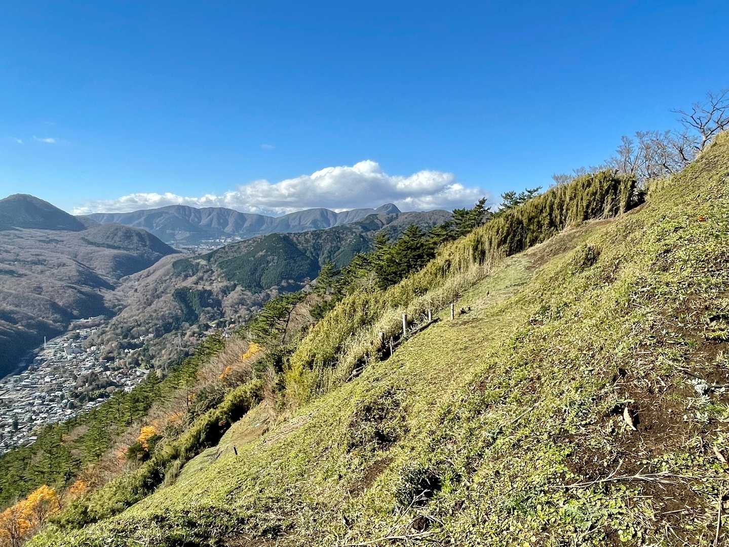 富士山はあの雲の中。
見てみたくて30分粘ってみる…