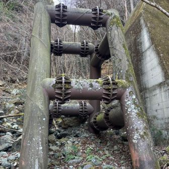 ダムにあった超合金