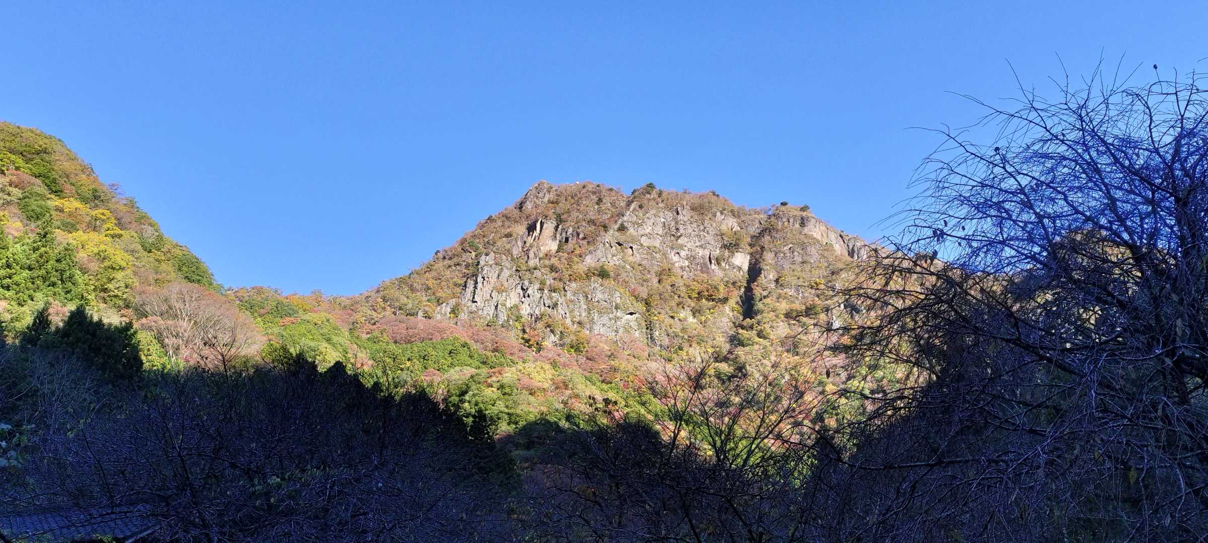 おおぉ
早速 男体山！
青空に映えますね(^_^)/
