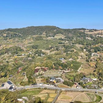 大黒様まで戻って、反対側の山を臨みます。