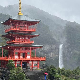 ここがベストポジション。

三重塔と那智の大滝