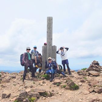 山頂で会えました〜〜
みんなで記念撮影📷️
撮っていただきありがとうございました〜🙏
