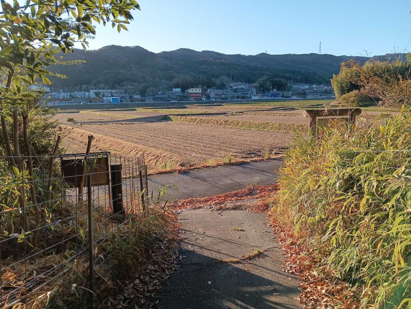 山中城趾登り口に👍