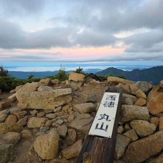 朝焼けと反対側の空はうっすらビーナスベルト