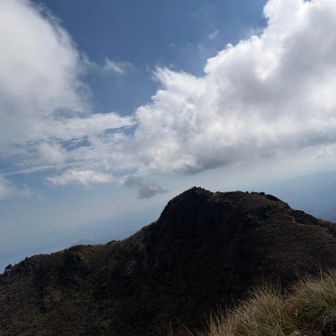 西峰から見る東峰