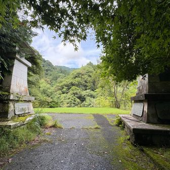 草原に開ける
なぜか不穏な明るさがある

まるで、千が神隠しとなった向こう側の世界のやう