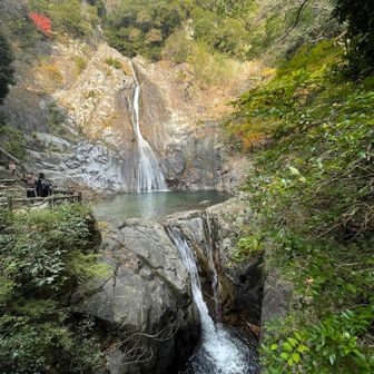 滝！！
美しい🤩