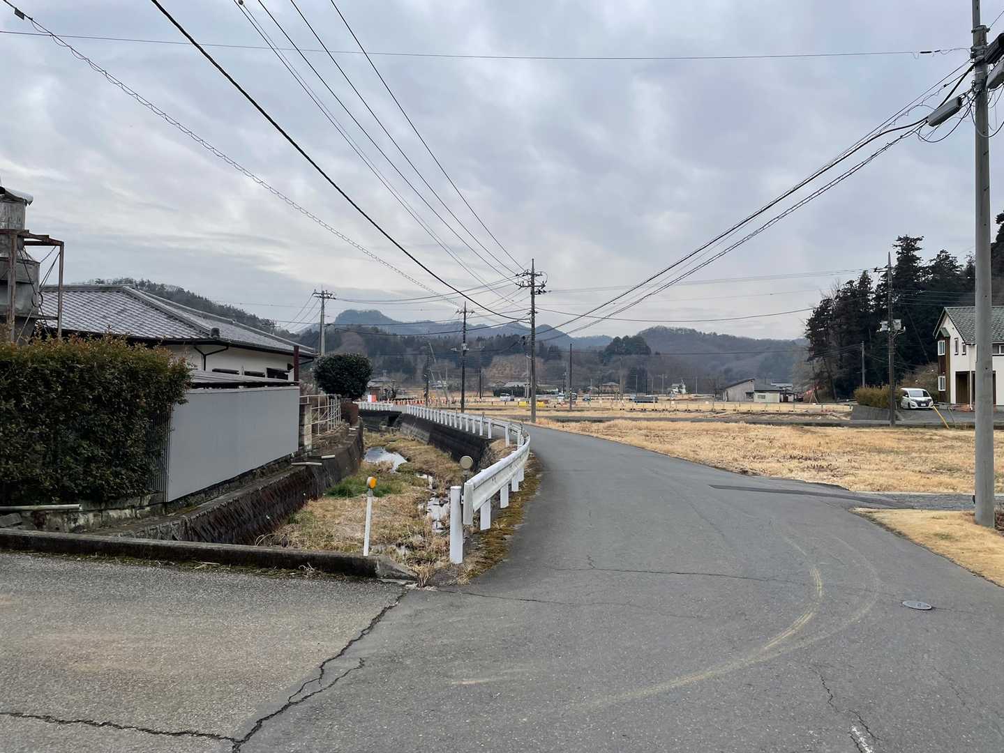 またアス道へ出ました。
ここから先は駐車場🅿️までアス道です😊