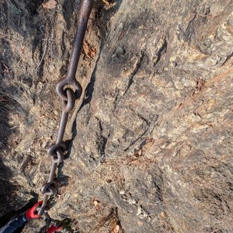 ということは鎖場あり
どうってことない
プチ鎖場降りる