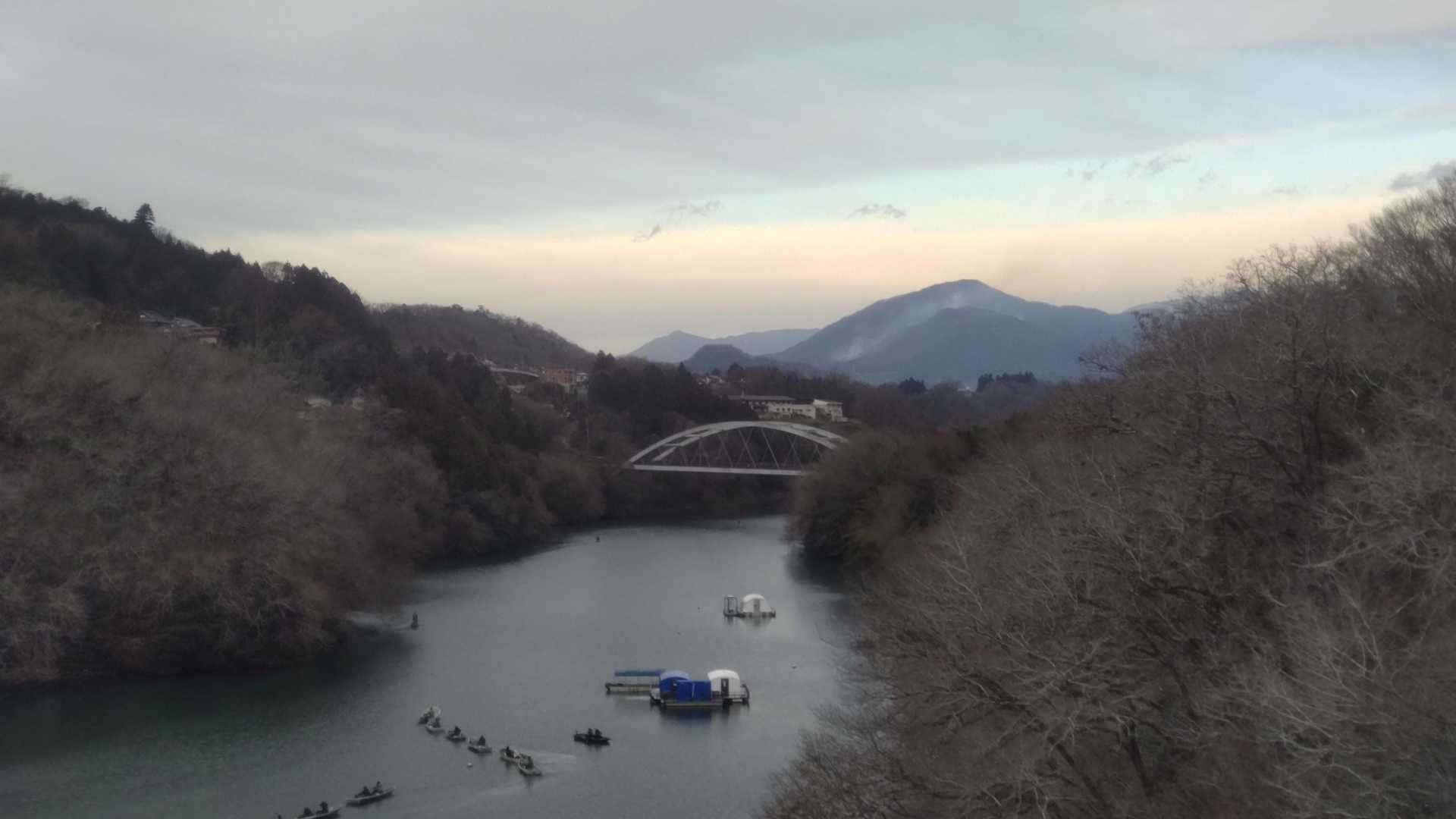 扇山の火災はまだまだ収まらないみたいですな🔥
まぁ超乾燥してますしね(；´Д｀)
朝から消化でヘリがバンバン飛んでます🚁