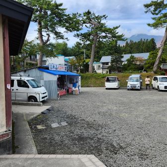 ここのお土産屋さんで登山バッジ売ってました