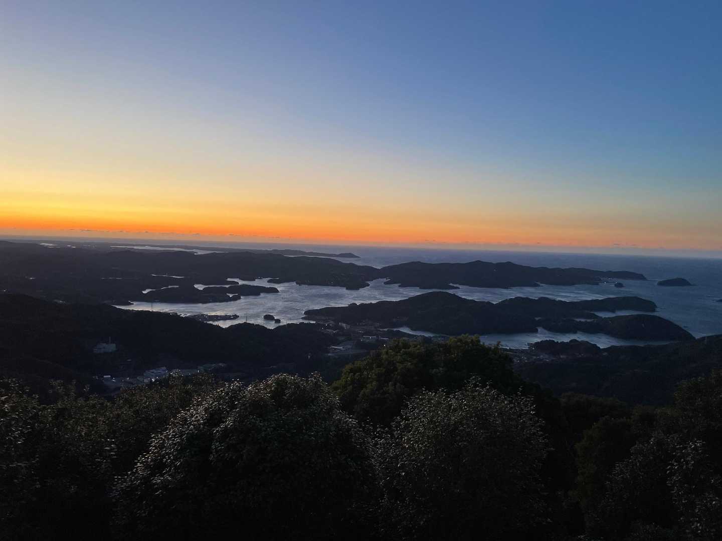 山頂に着いた頃、薄らと明るくなっていました？