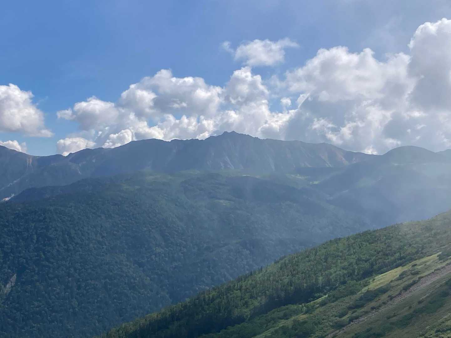 水晶岳（黒岳）は確かに黒い