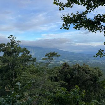 比羅夫コースは定期的に景色がひらけます
多くはないけど嬉しいですね
周りには青空があるんだけどなぁ