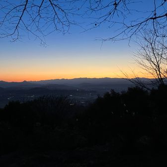 空が青くなってきました