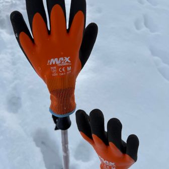 今回の手袋
ワークマンの初売りで購入した〜掘り出し物
あったかい💕