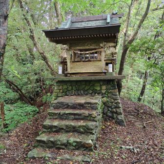 神社正面へ。