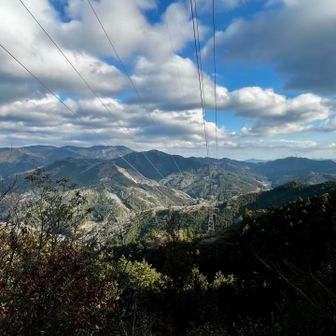 贄山からの眺望✨
写真中央が富士山の方向🗻
実際に見えるかどうかはわかりませんが😆