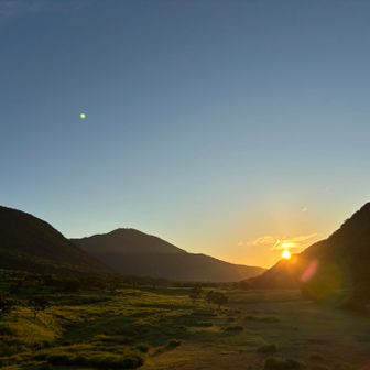 朝の6時。
湯布院に朝日が登りました☀️
頑張るゾウ！