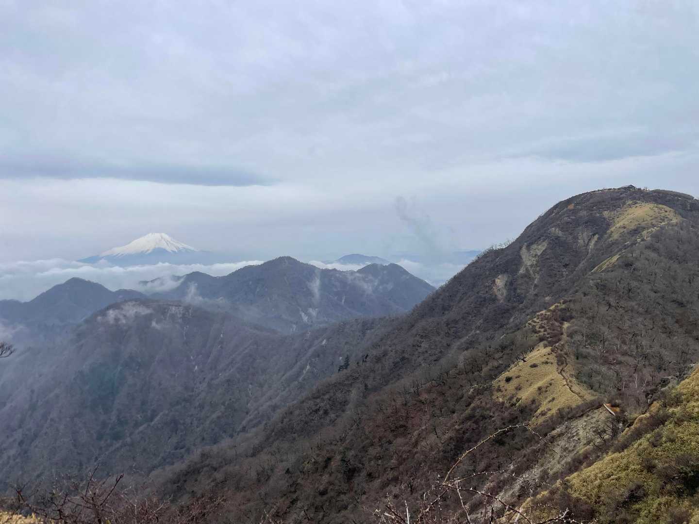 右手前に蛭ヶ岳山荘🛖真ん中あたりに青ヶ岳山荘🛖そして🗻✨📷🤩