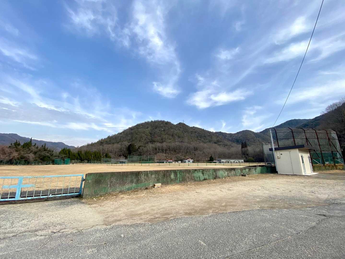 品川グランドの所に数大駐められる場所があります。