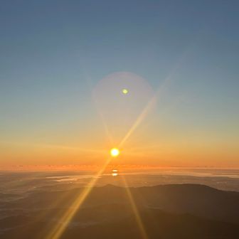 さ〜て
用事で東京🗼さ行くから下山します
太陽☀️か霞ヶ浦に反射して美しい🤩