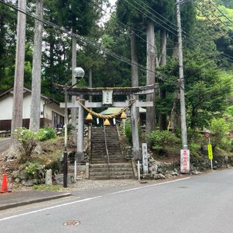 養沢神社⛩️が真横に
境内に、昨年登ったサルギ尾根の登山口があります