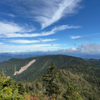田代山、こっちから見ると湿原は見えないんですね。