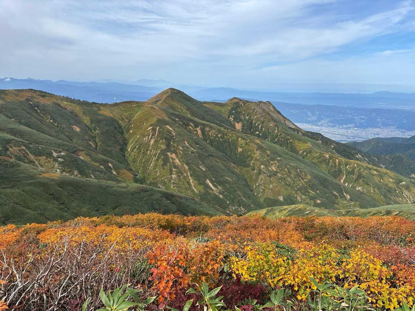 井戸尾根コース | 「ニセ巻機山」を越え、池塘と草原広がる織姫伝説の山頂への写真