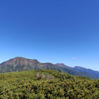 快晴、聖の後ろに赤石岳なども見えます🤗