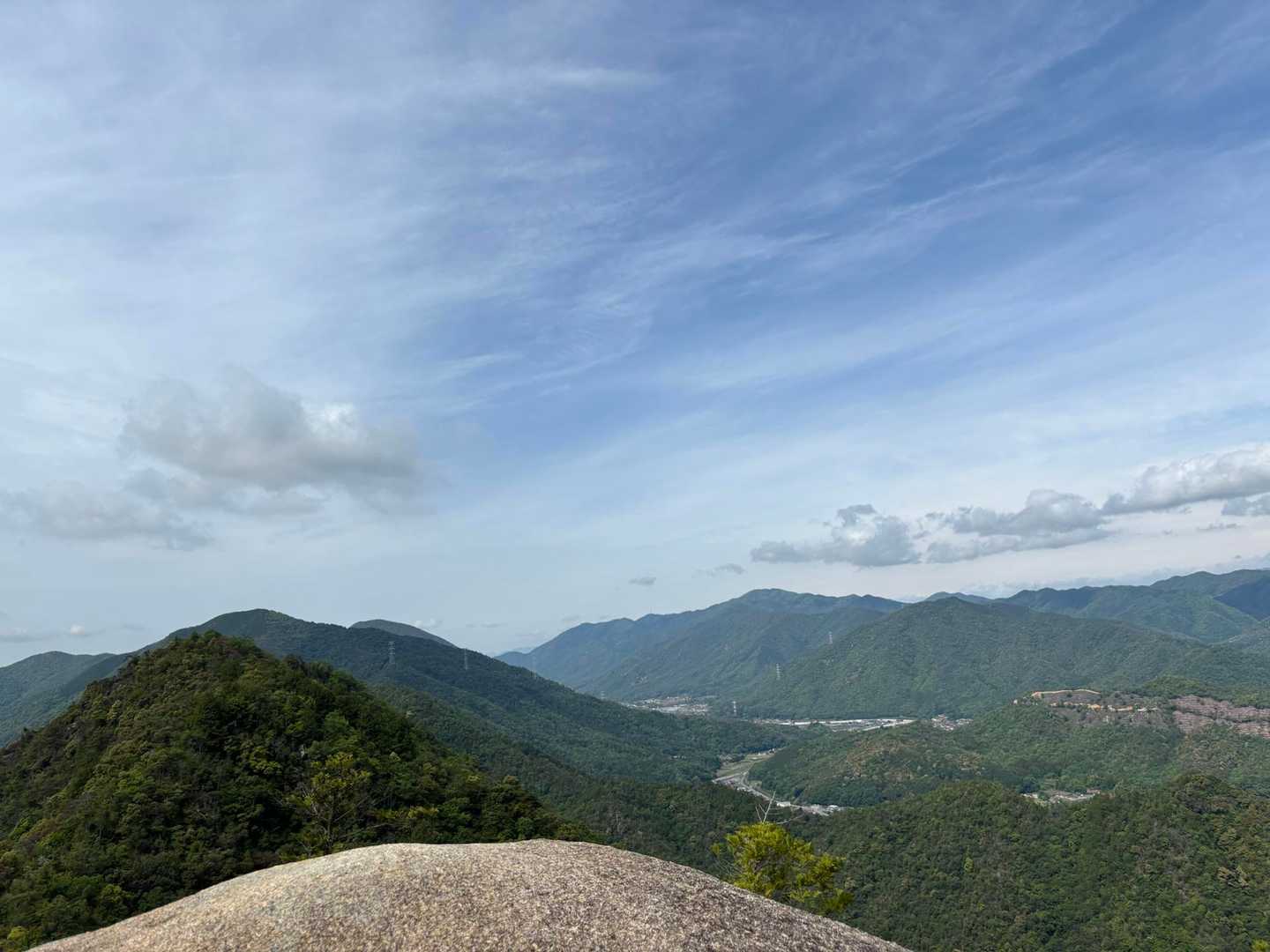 十畳岩からの景色。青空が見えて風が通って気持ち良かった。