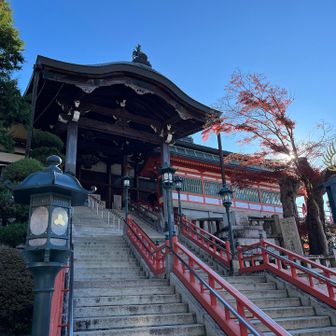 こちらも荘厳な