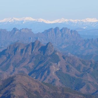 鹿岳・妙義山・上州越後国境の山並み・苗場山〜谷川連峰
重ねて見える特別な場所です
