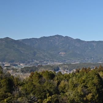 武器蔵から二ッ森山の眺め。