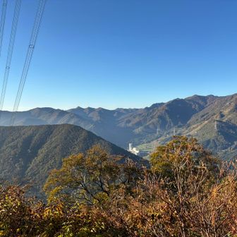 苗場プリンスが見える
今日は一日中快晴で、近くのものも、遠くのものも、よく見渡せた