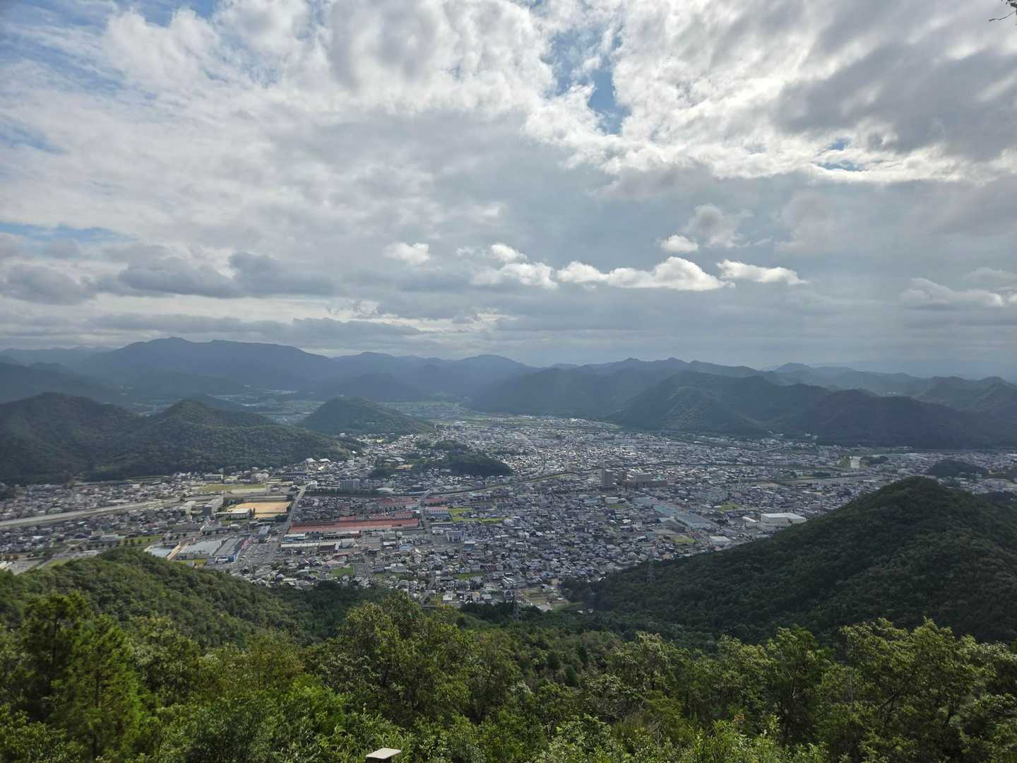 山頂からの市街地😙