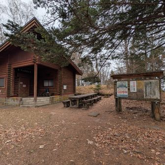 鷹ノ巣山　避難小屋
