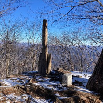 　物語山山頂に到着〜
西峰の方が眺望が良かったナ〜