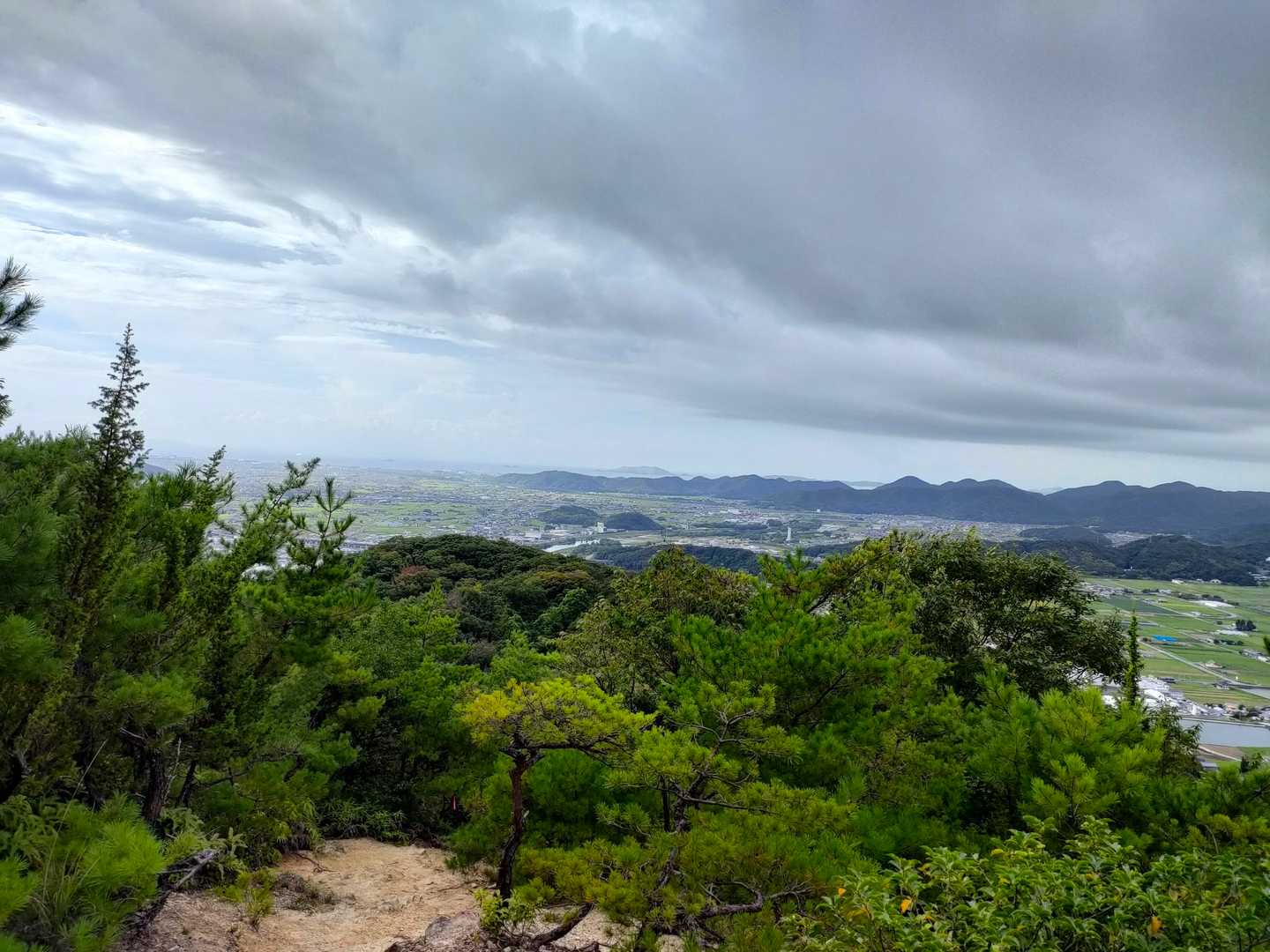 今にも雨が降りそう