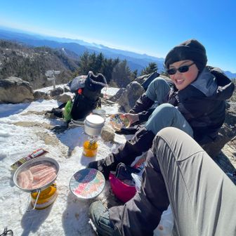 息子は佐野ラーメン
私は横浜家系

そして、豚肉🐷
お餅とエクレアもありますよん