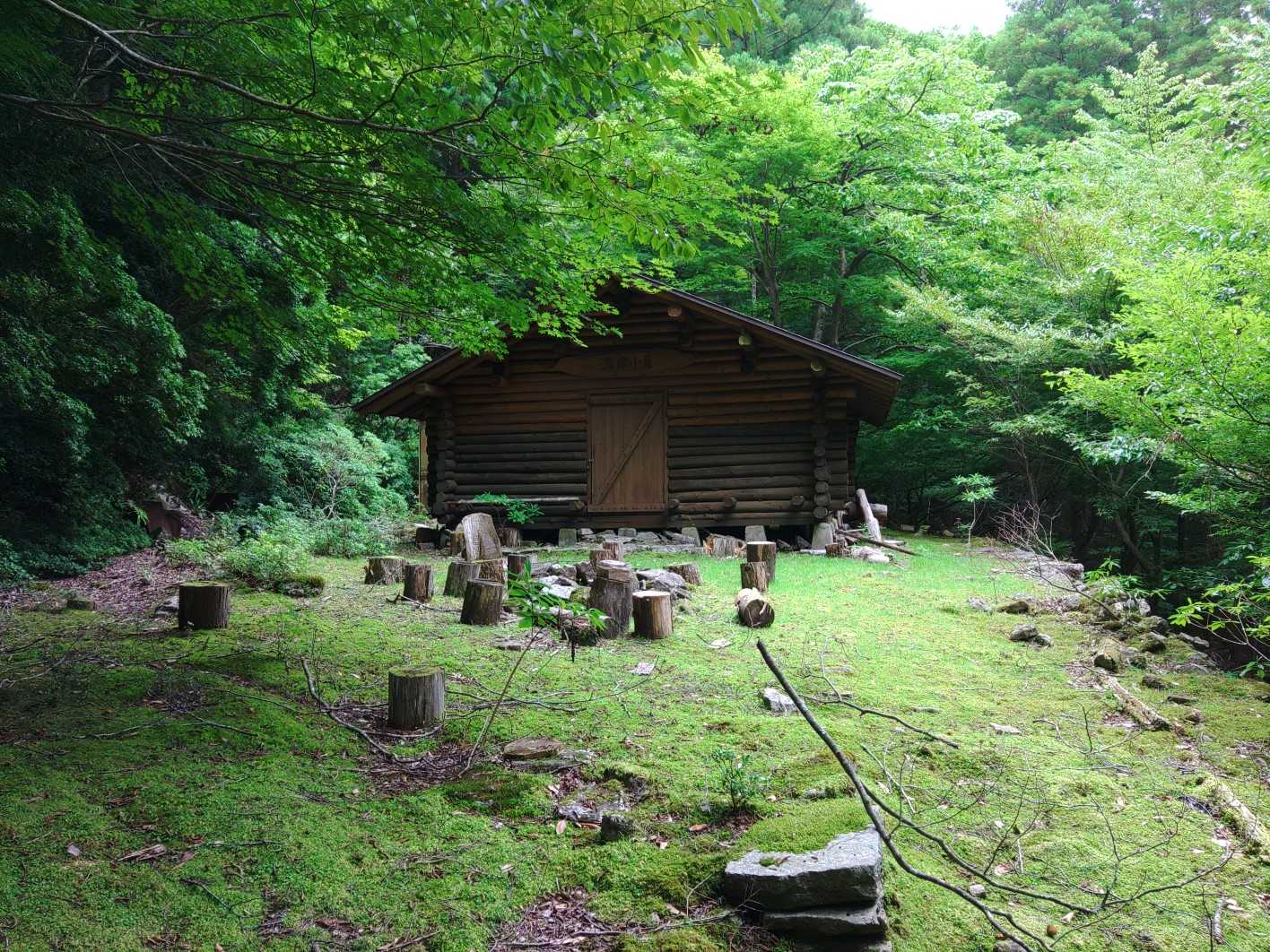 滑床小屋。