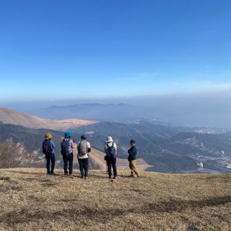 街を見下ろす後輩たち