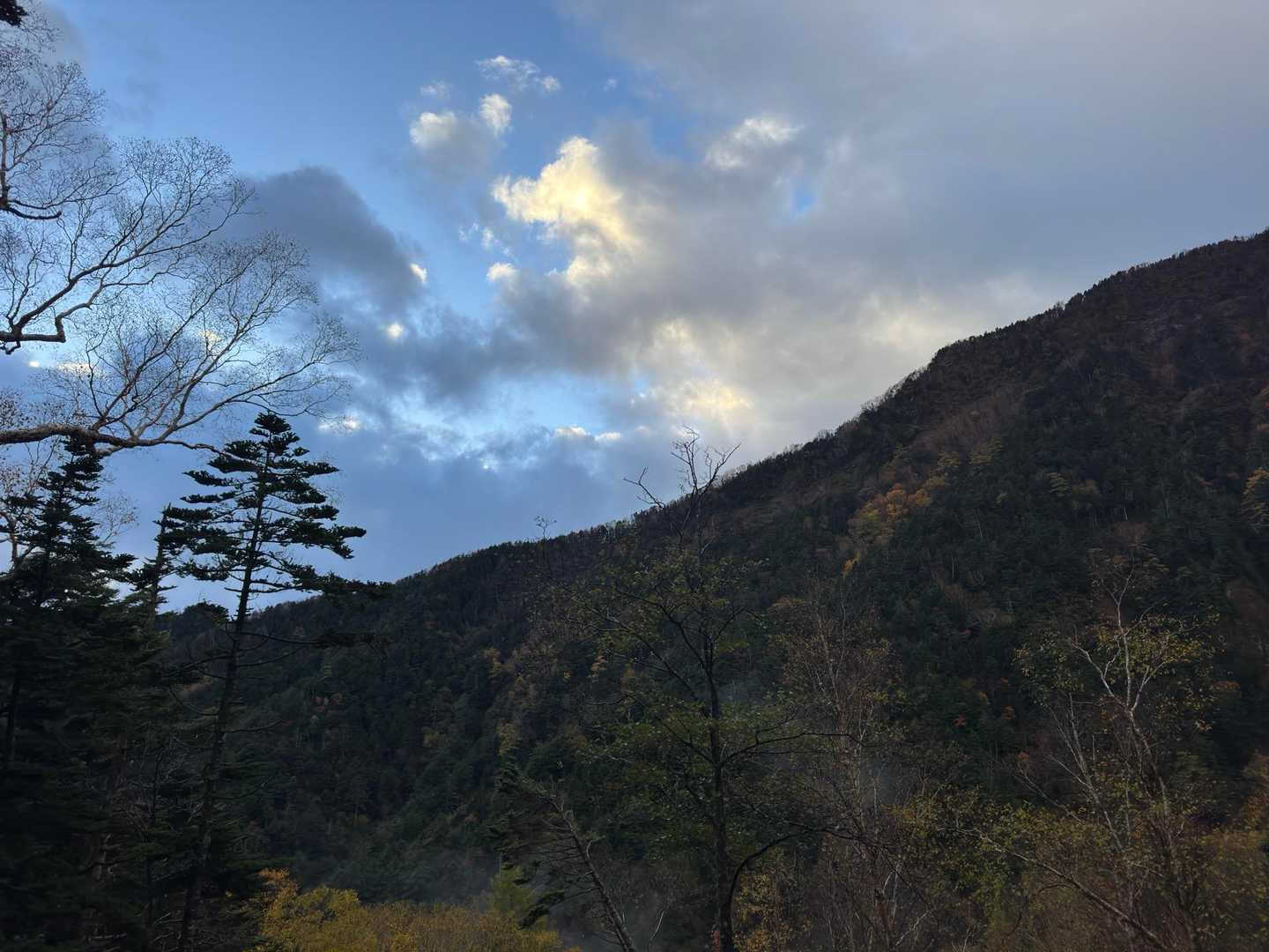 朝は晴れ間もあり…稜線まで天気もって欲しい☀️