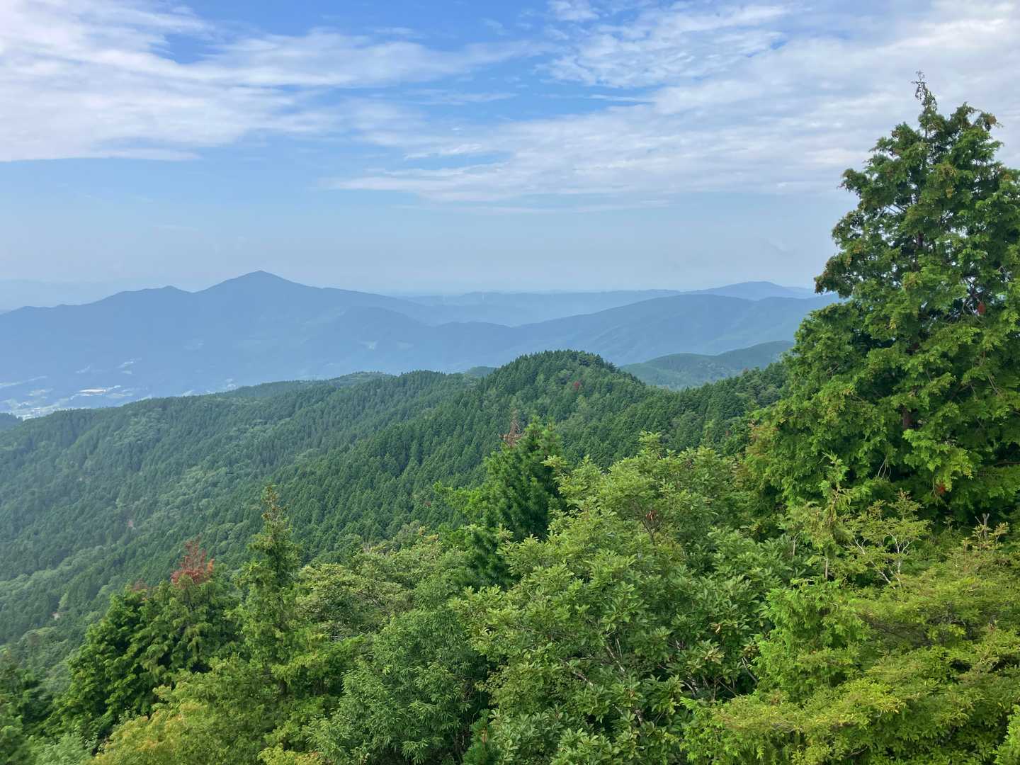 笠置山と見行山